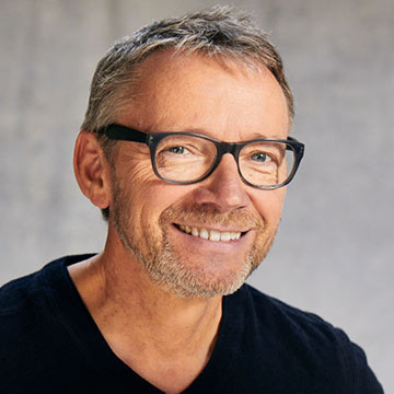 Dr. Bernd Holla